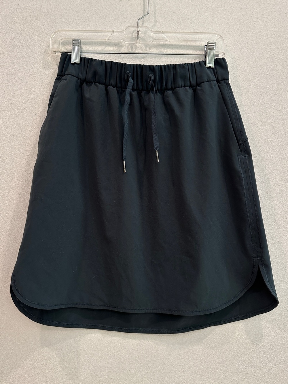 Lululemon Athletica Gray Black On The Fly Skirt women’s size 8